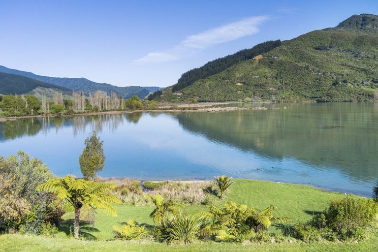 Photo of property in 1735 Queen Charlotte Drive, Linkwater, Picton, 7281