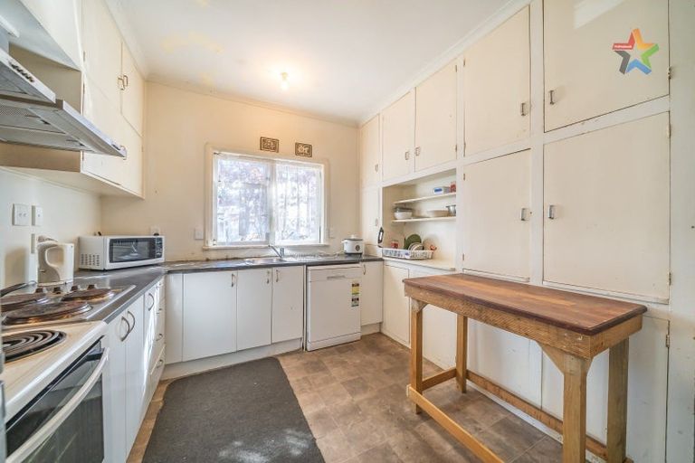 Photo of property in 88 Stokes Valley Road, Stokes Valley, Lower Hutt, 5019