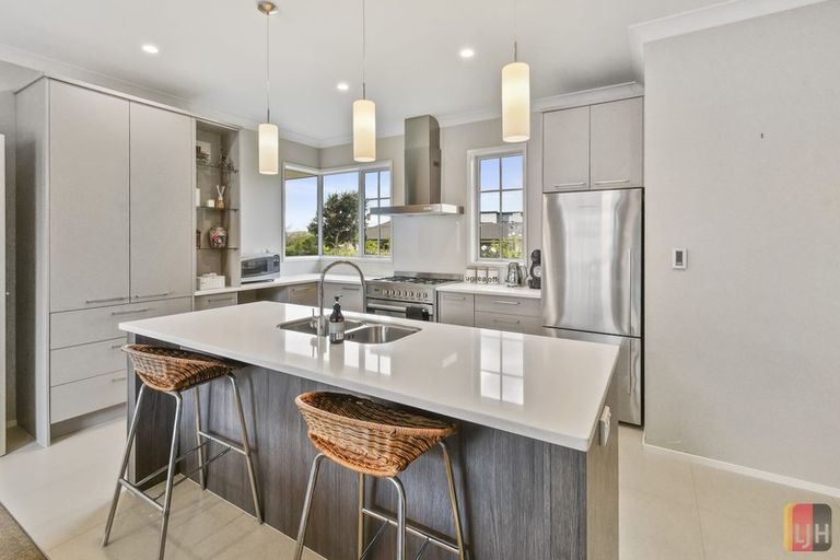 Photo of property in 242 Harbourside Drive, Karaka, Papakura, 2113