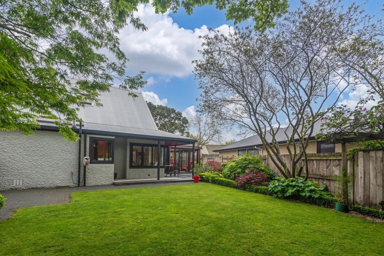 Photo of property in 18 Durham Crescent, Palmerston North, 4414
