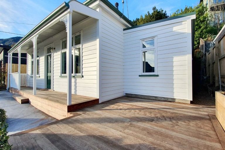 Photo of property in 43 Sumner Road, Lyttelton, 8082