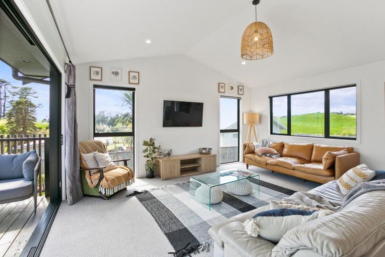 Photo of property in 100 Carthew Street, Okato, 4335