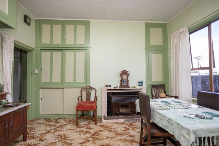 Photo of property in 10 Allardice Street, Dannevirke, 4930