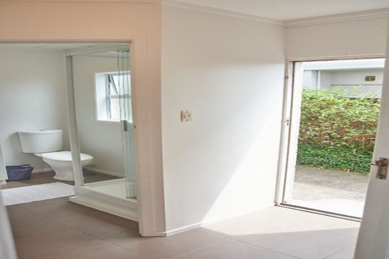 Photo of property in 1/268 Sunset Road, Windsor Park, Auckland, 0632