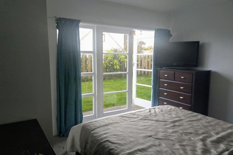 Photo of property in 2/117 Rangatira Road, Beach Haven, Auckland, 0626