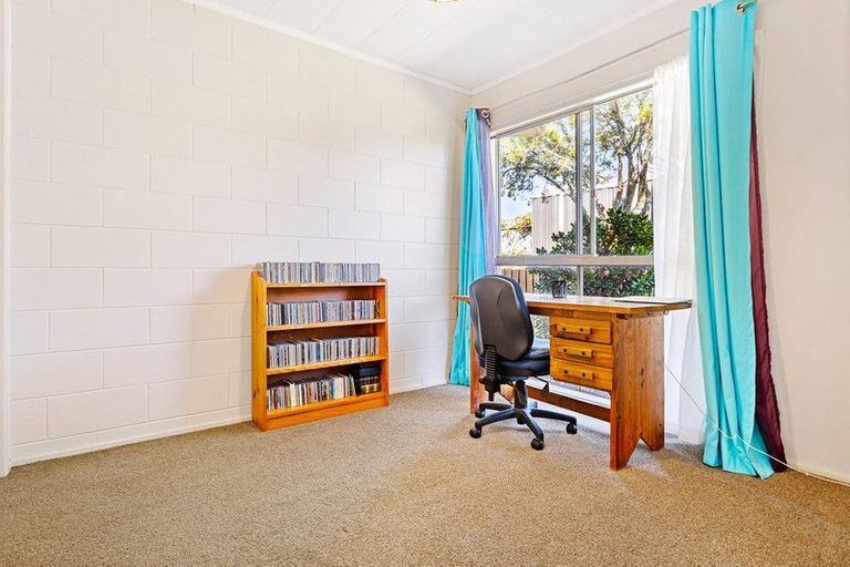 Photo of property in 4/109a Te Atatu Road, Te Atatu South, Auckland, 0610