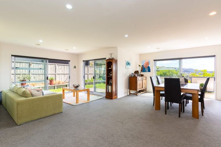 Photo of property in 11 Sedgley Grove, Churton Park, Wellington, 6037