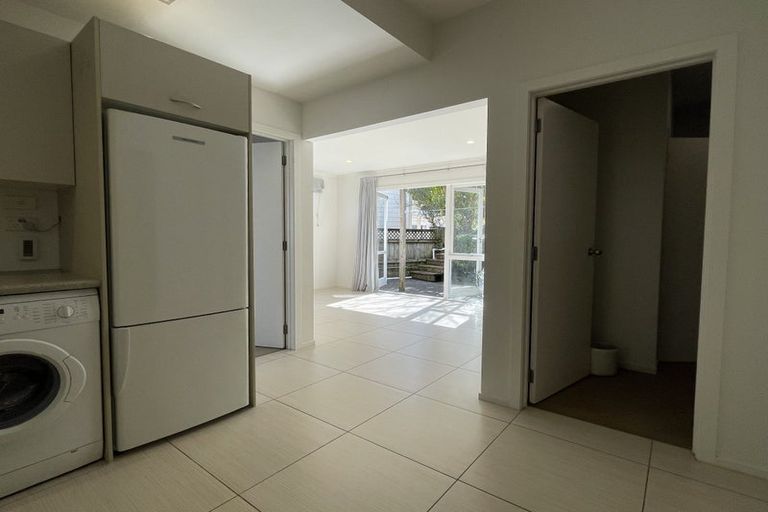 Photo of property in 6 Hinemoa Terrace, Birkenhead, Auckland, 0626