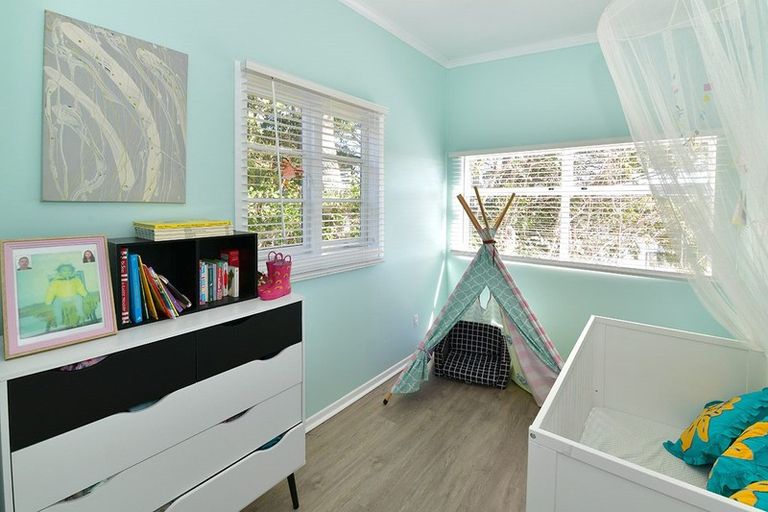 Photo of property in 7a Hand Road, Helensville, 0800