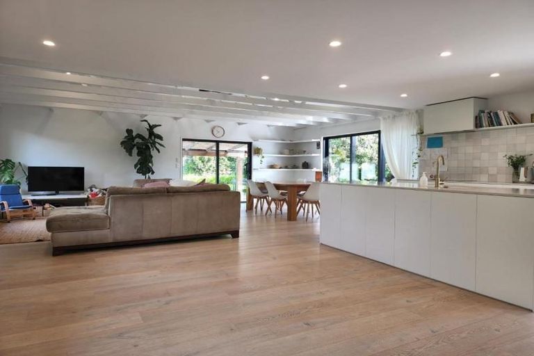 Photo of property in 23 Linda Street, Oakura, 4314