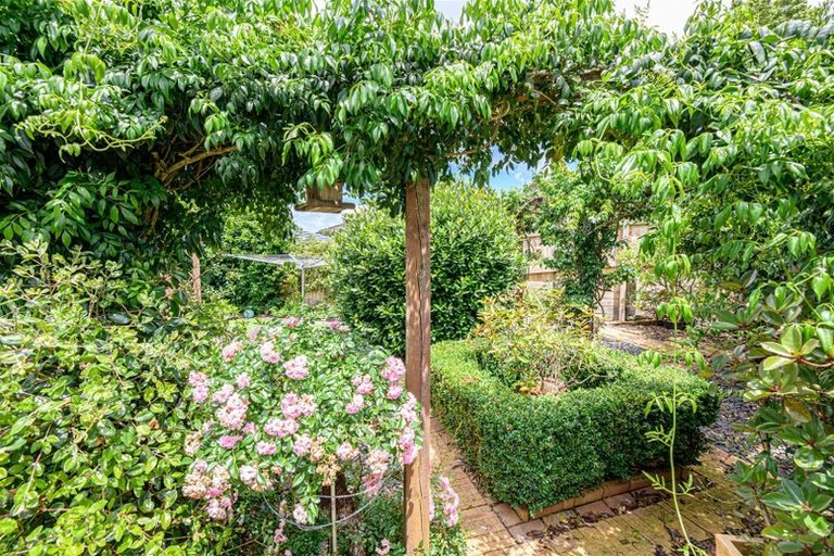 Photo of property in 23 Finlow Drive, Te Atatu South, Auckland, 0610