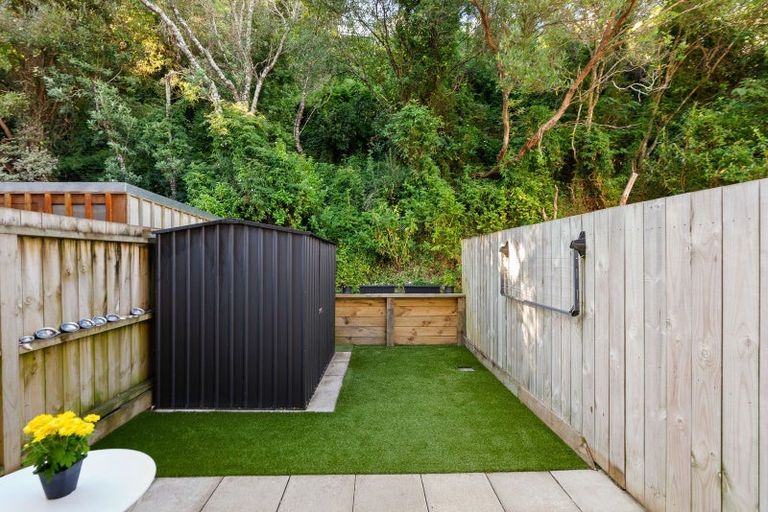 Photo of property in 9/8 Thatcher Crescent, Crofton Downs, Wellington, 6035