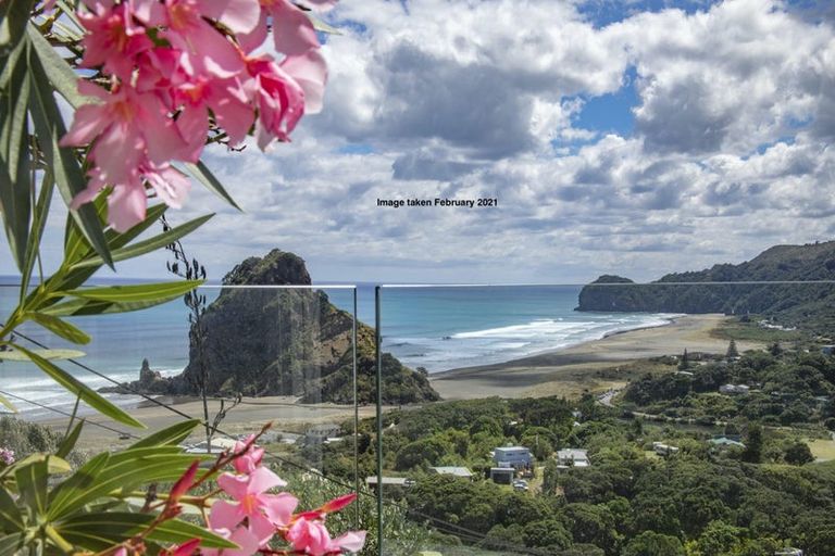 Photo of property in 42 Rayner Road, Piha, 0772