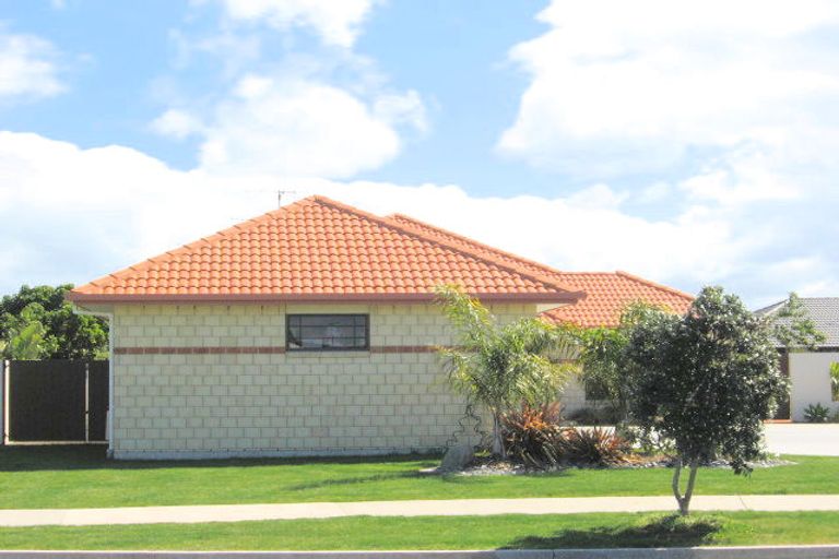 Photo of property in 94 Tuihana Drive, Papamoa Beach, Papamoa, 3118