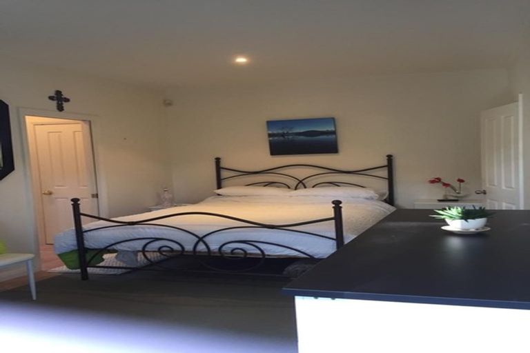 Photo of property in 19 Oakford Park Crescent, Greenhithe, Auckland, 0632