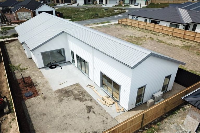 Photo of property in 22 Tarras Road, Kumeu, 0810