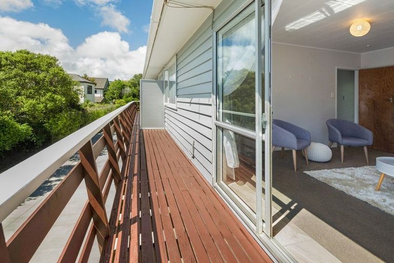 Photo of property in 12 Kahikatea Grove, Paparangi, Wellington, 6037