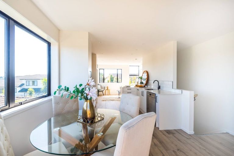 Photo of property in 19f Bradbury Road, Botany Downs, Auckland, 2010