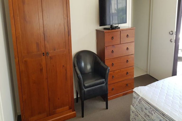 Photo of property in 8c Schnapper Rock Road, Schnapper Rock, Auckland, 0632