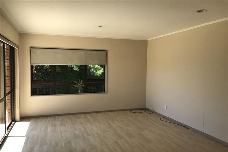 Photo of property in 3 Kadina Place, Botany Downs, Auckland, 2010