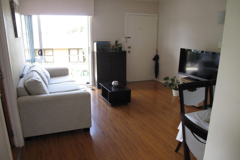 Photo of property in 1/7 Moore Street, Hillcrest, Auckland, 0627