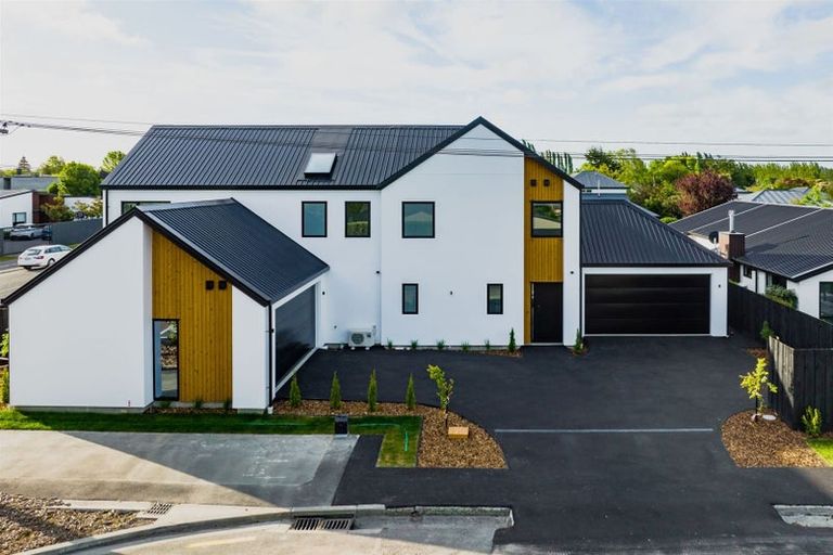 Photo of property in 1a Mcfaddens Road, St Albans, Christchurch, 8052