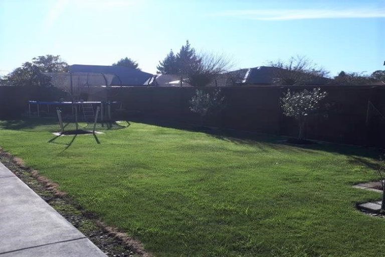 Photo of property in 8 Wattle Lane, Rangiora, 7400