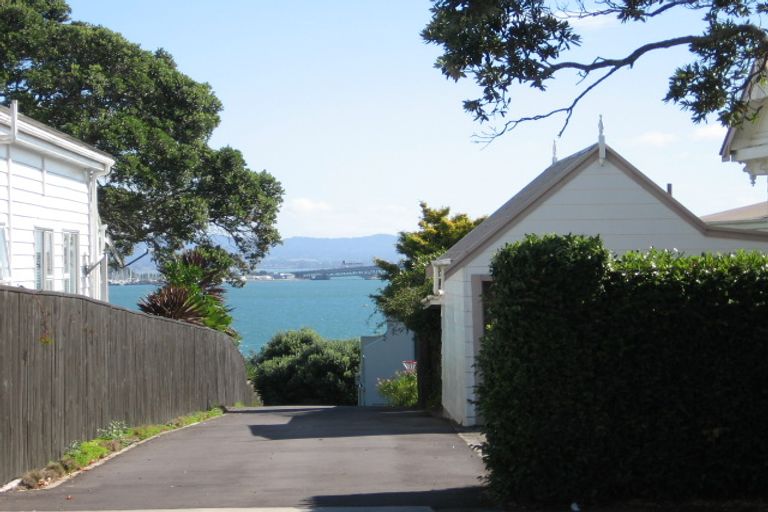 Photo of property in 5 Second Avenue, Stanley Point, Auckland, 0624