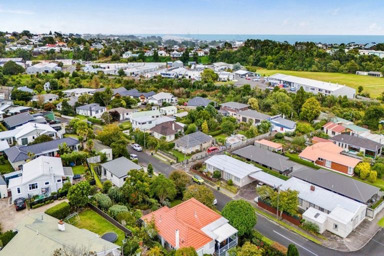 Photo of property in 1a Gordon Street, Glen Avon, New Plymouth, 4312