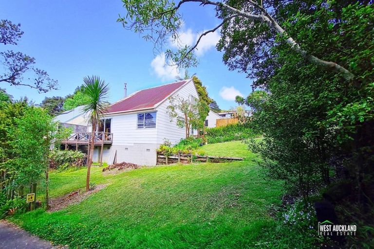 Photo of property in 1/5 Karapiti Place, Glen Eden, Auckland, 0602