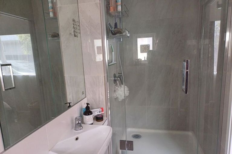 Photo of property in 1/132 Atkinson Road, Titirangi, Auckland, 0604