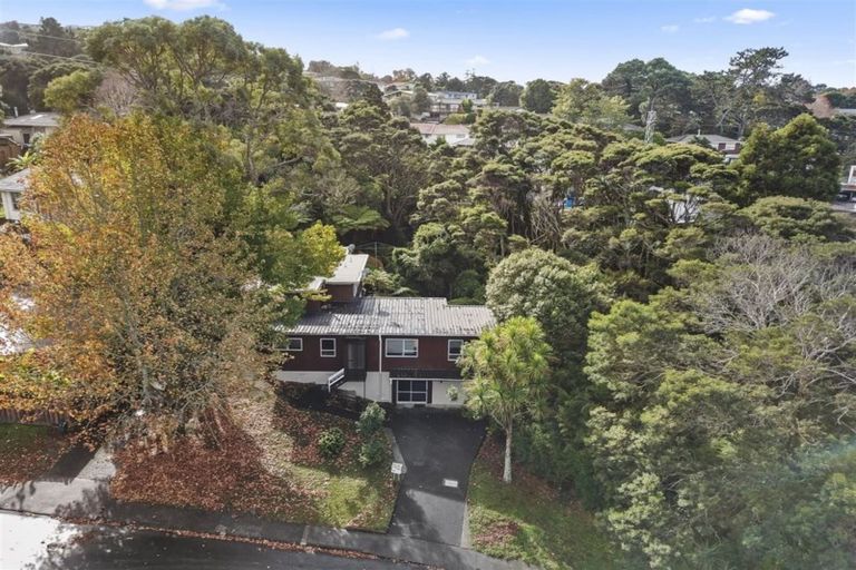 Photo of property in 1/3 Mcquoid Place, Glenfield, Auckland, 0629