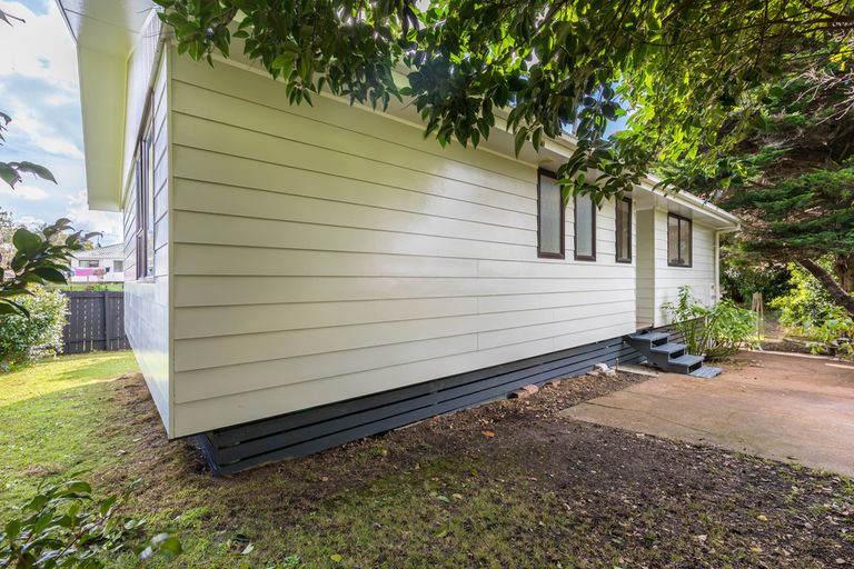 Photo of property in 1/28 Northall Road, New Lynn, Auckland, 0600