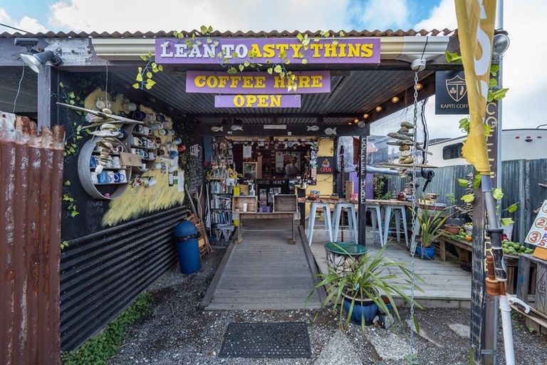 Photo of property in 84 Moana Street, Otaki Beach, Otaki, 5512