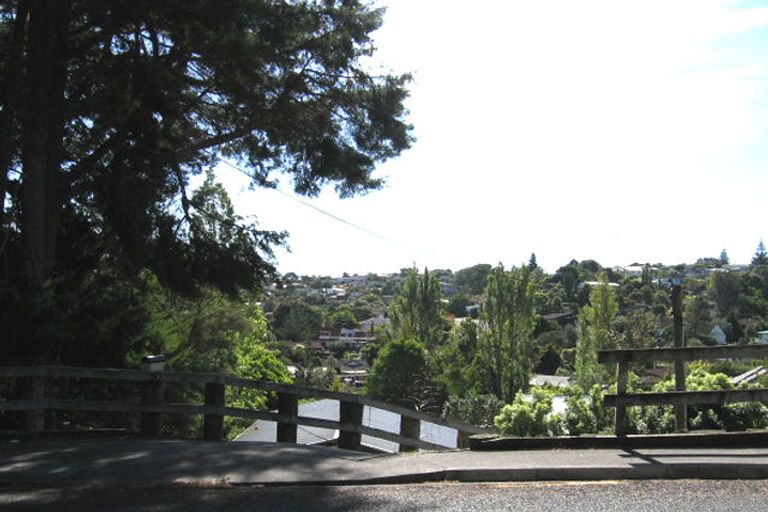 Photo of property in 1/30 Woodlands Crescent, Browns Bay, Auckland, 0630