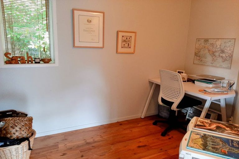 Photo of property in 95 Cornwallis Road, Cornwallis, Auckland, 0604