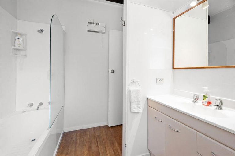 Photo of property in 28 Hyde Avenue, Richmond Heights, Taupo, 3330