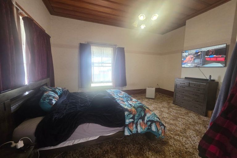 Photo of property in 16 Burns Street, Dannevirke, 4930
