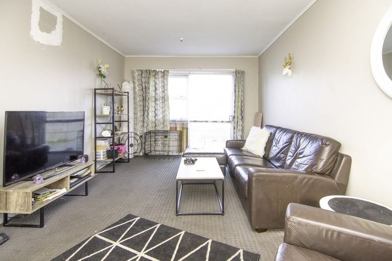 Photo of property in 3 Renfrew Place, Highbury, Palmerston North, 4412