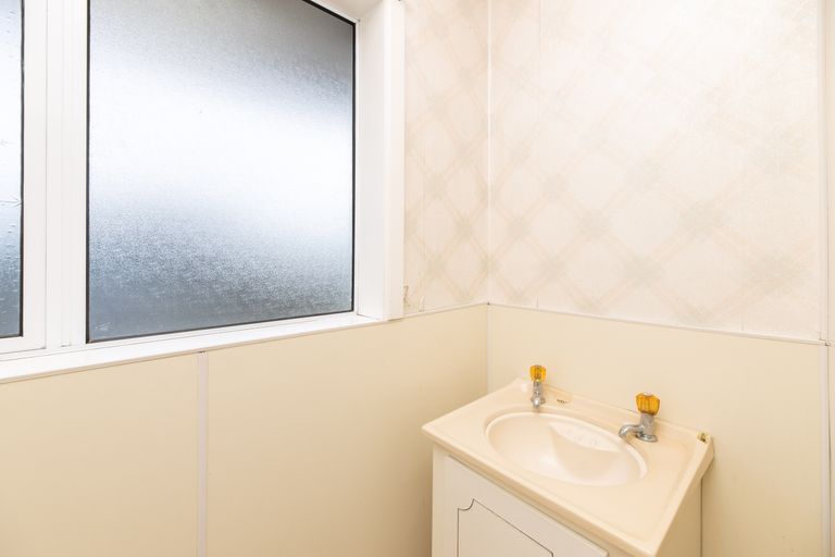 Photo of property in 406 Main North Road, Redwood, Christchurch, 8051