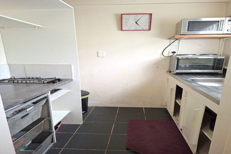 Photo of property in 280 Great South Road, Papakura, 2110