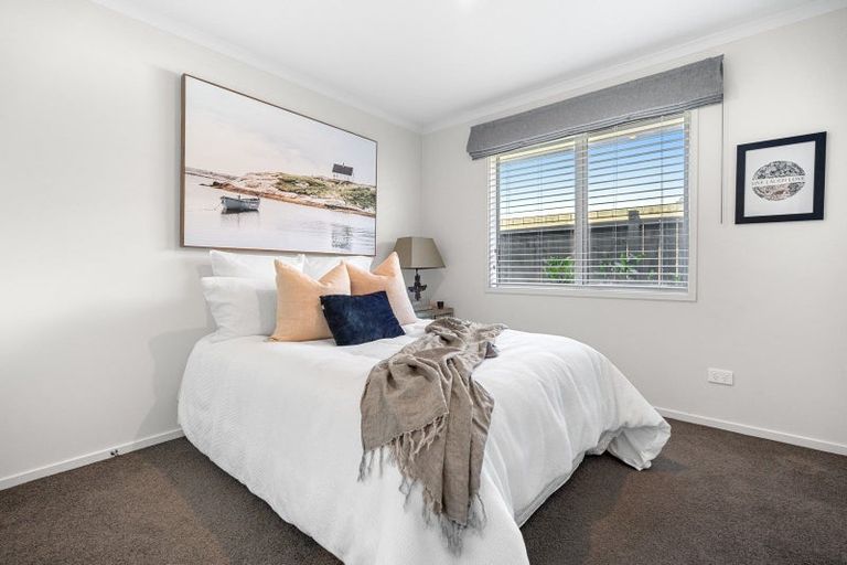 Photo of property in 33 Rainey Crescent, Papamoa Beach, Papamoa, 3118