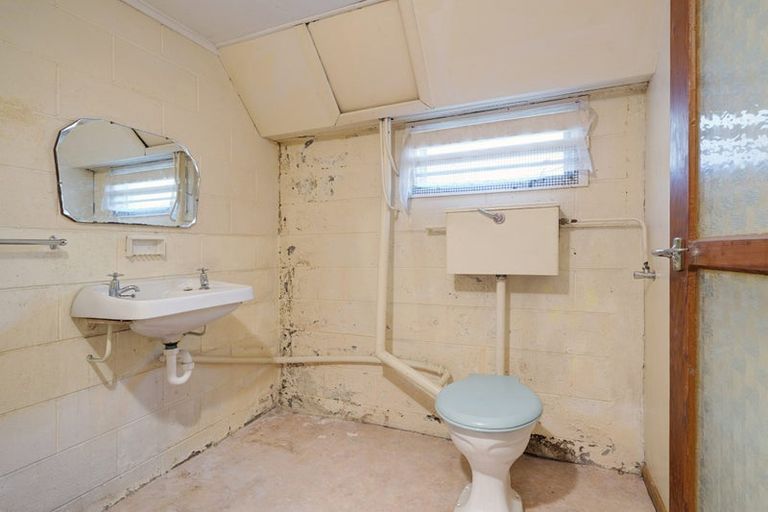 Photo of property in 18 Millbrook Road, Henderson, Auckland, 0612