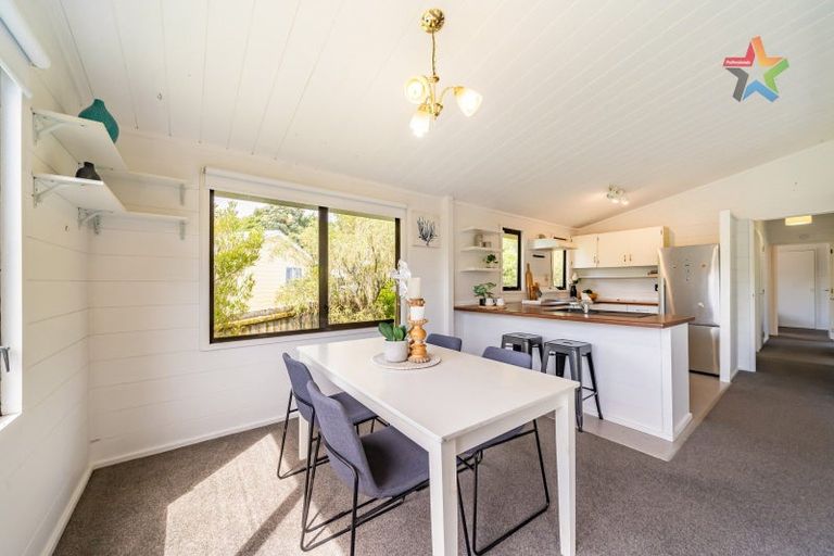 Photo of property in 22 Whitechapel Grove, Stokes Valley, Lower Hutt, 5019