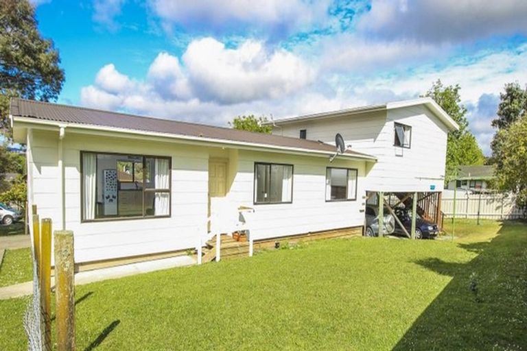 Photo of property in 142 Moire Road, West Harbour, Auckland, 0618
