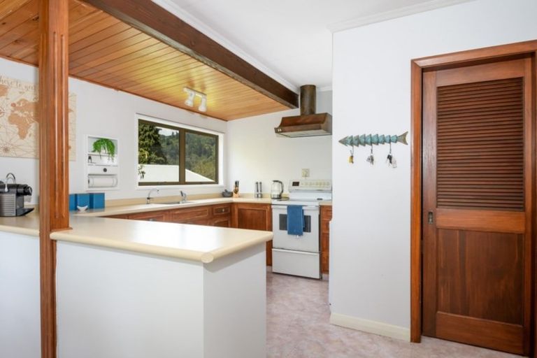 Photo of property in 2 Huia Street, Waikawa, Picton, 7220