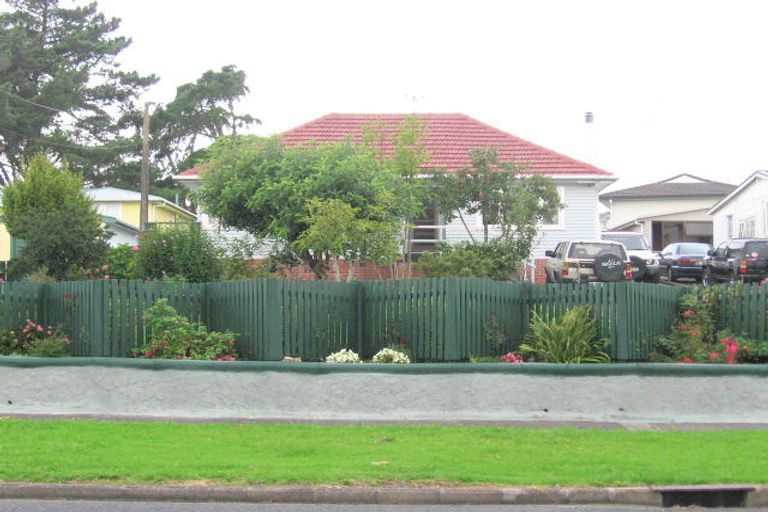 Photo of property in 34 Kamara Road, Glen Eden, Auckland, 0602