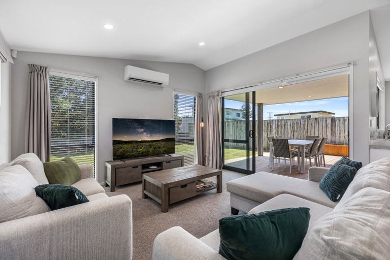 Photo of property in 15 Coprosma Close, Papamoa Beach, Papamoa, 3118