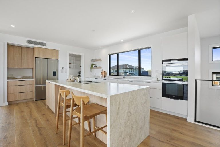 Photo of property in 21 Fred Carr Place, One Tree Point, 0118