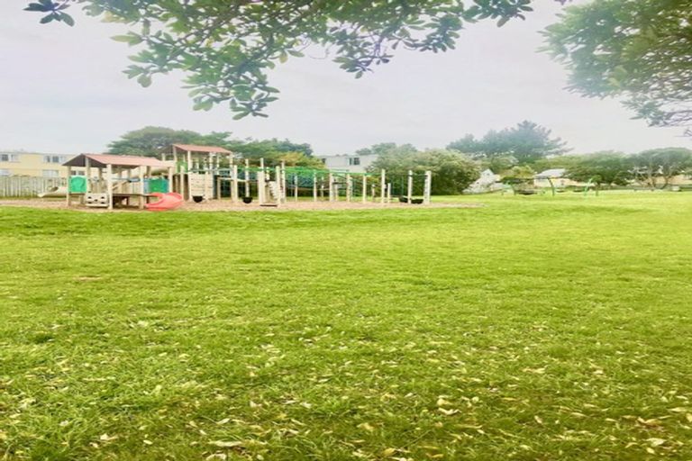 Photo of property in 38a Victory Crescent, Tawa, Wellington, 5028